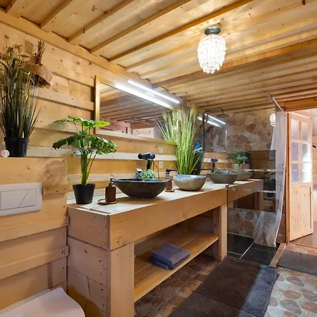 Wellness In Beskiden An Der Becva 木屋
