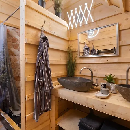 Wellness In Beskiden An Der Becva 木屋