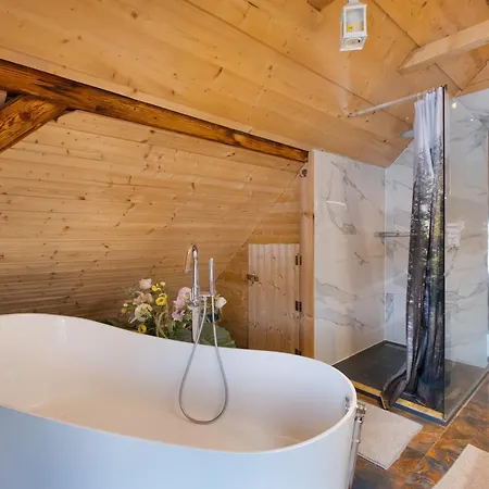 Wellness In Beskiden An Der Becva 木屋